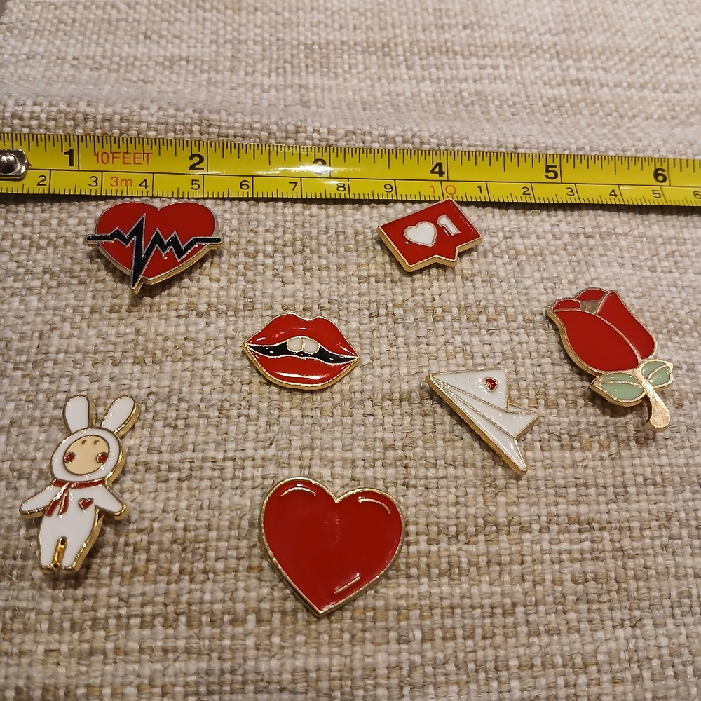NWOT Lot of 7 Valentine Themed Enamel Pins - Picture 2 of 3